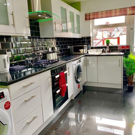 London 2 Bedroom Apartment, Kitchen, Reception&Private Garden Buitenkant foto