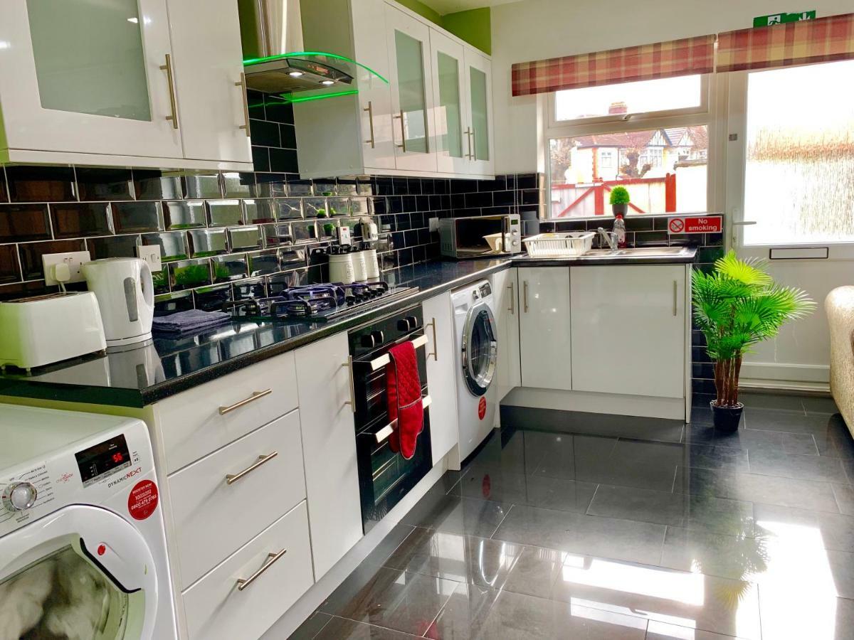 London 2 Bedroom Apartment, Kitchen, Reception&Private Garden Buitenkant foto